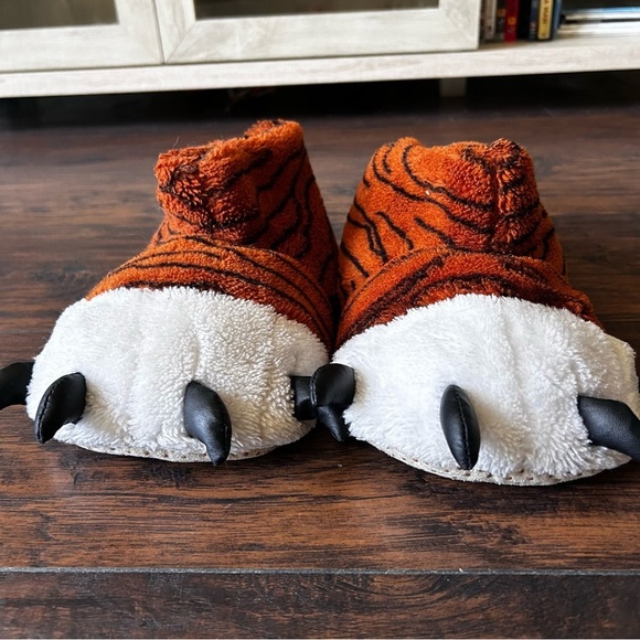 Old Navy, Kids Tiger Slippers - Picture 3 of 6